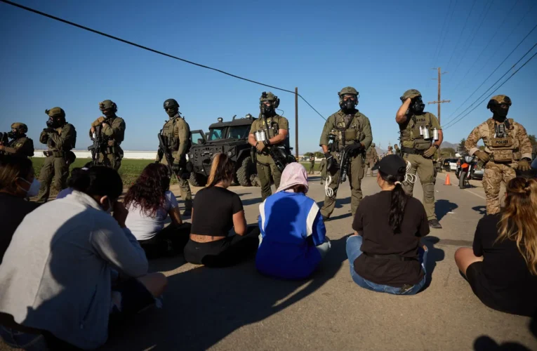 Política migratoria de Trump tiene en jaque a granjas, fábricas y construcciones en EE.UU.