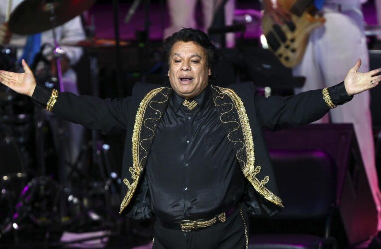 Homenaje a Juan Gabriel reúne a fans mexicanos y extranjeros en Ciudad Juárez