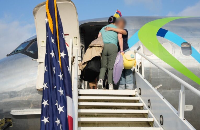 EE.UU. revela cuántos migrantes se han autodeportado desde enero