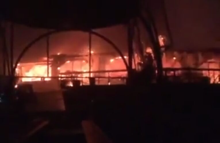 Al menos 23 muertos tras incendio en un club nocturno de India