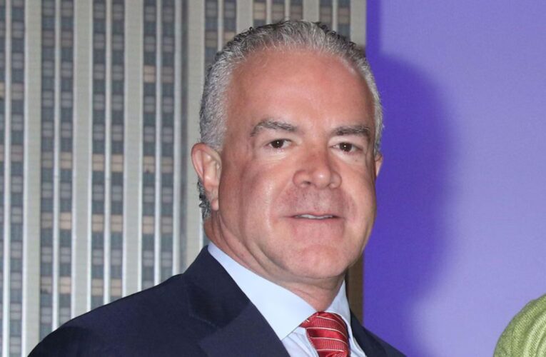 Bloquean cuentas bancarias de Raúl Rocha, dueño de Miss Universo