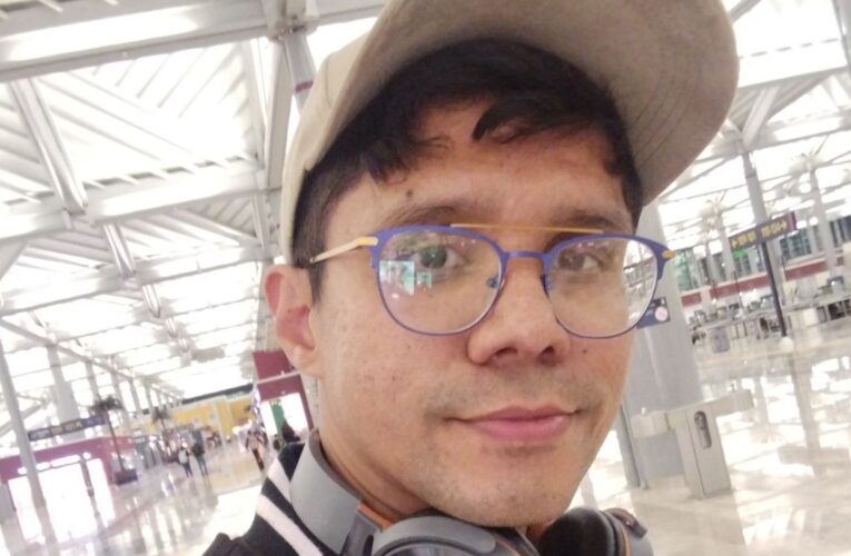 Leonardo Escobar, maestro de la Ibero Puebla, denuncia detención arbitraria, golpes y robo