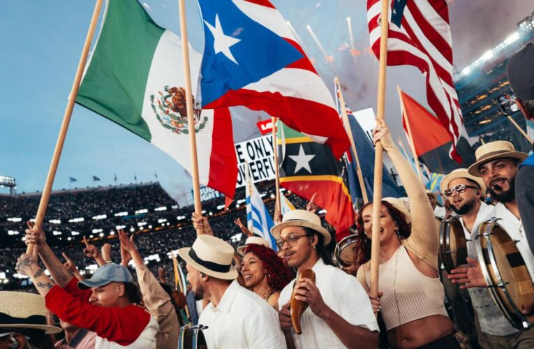 Emiliano Vargas y Víctor Villa, los mexicanos que participaron junto a Bad Bunny en el SB LX