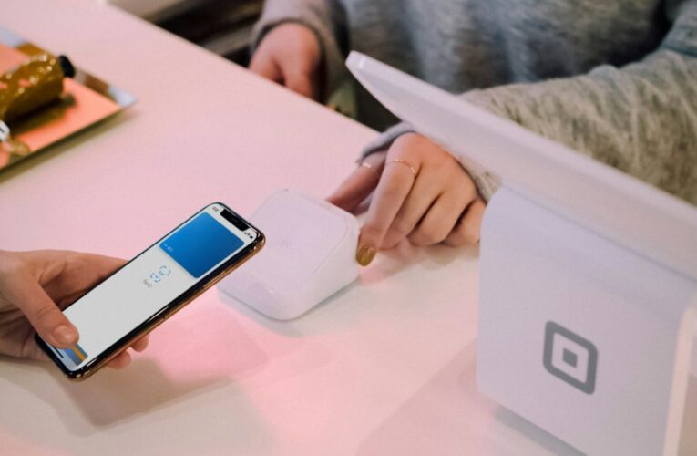 Alertan por fraudes digitales a usuarios de Apple Pay