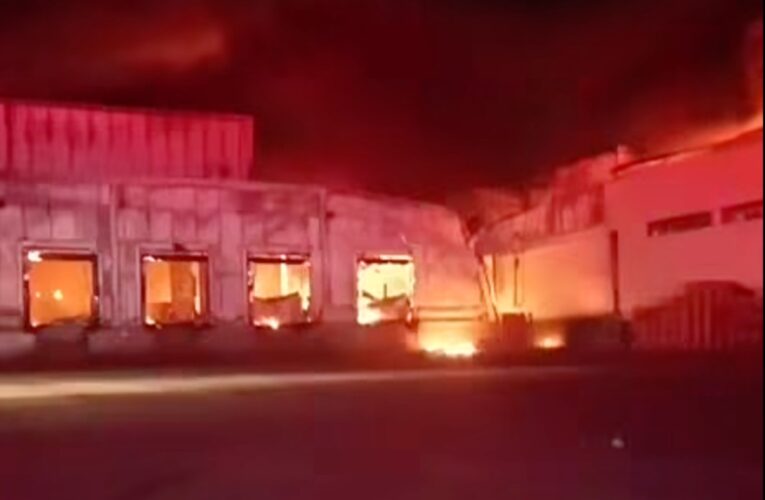 Incendio en planta de Bachoco en Lagos de Moreno, Jalisco